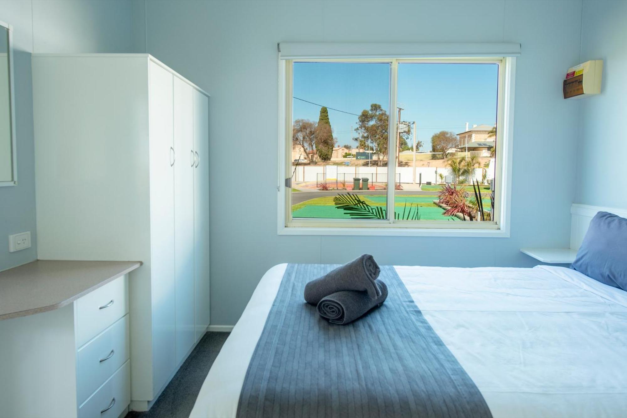 Wallaroo Beachfront Tourist Park Room photo